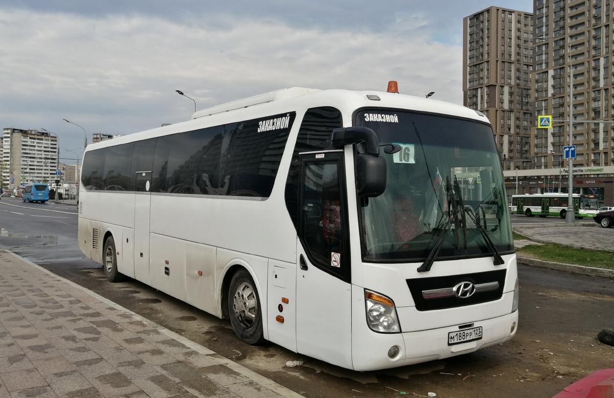 Москва. Hyundai Universe Express Noble м188рр