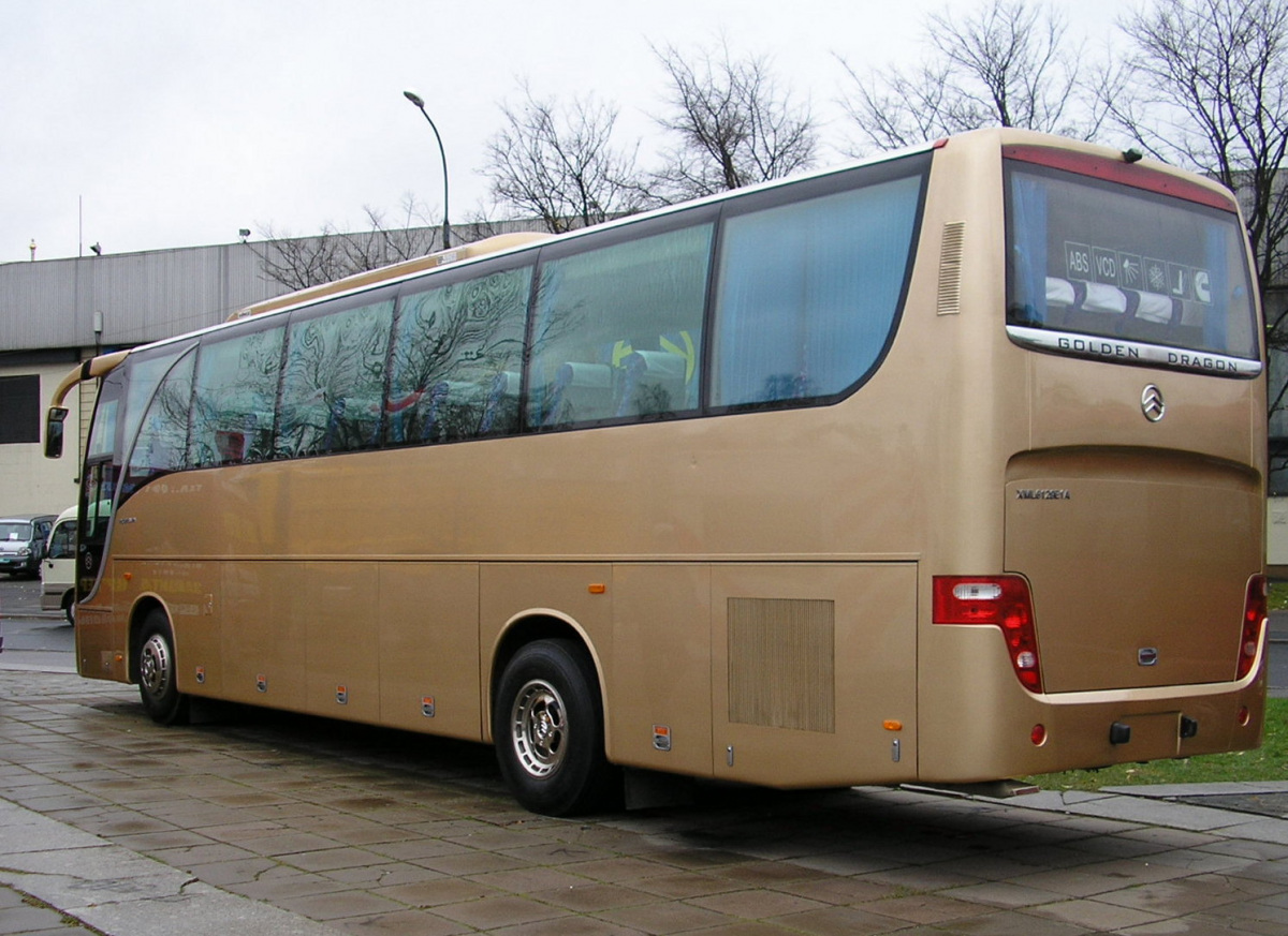 Санкт-Петербург. Автобус Golden Dragon XML6129E1A Grand Cruiser на выставке Авто + автомеханика 2004