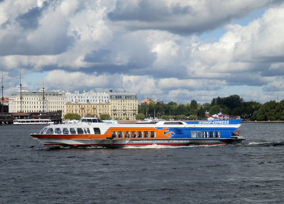 Санкт-Петербург. Судно на подводных крыльях Гермес (тип Метеор, проект 342Э)