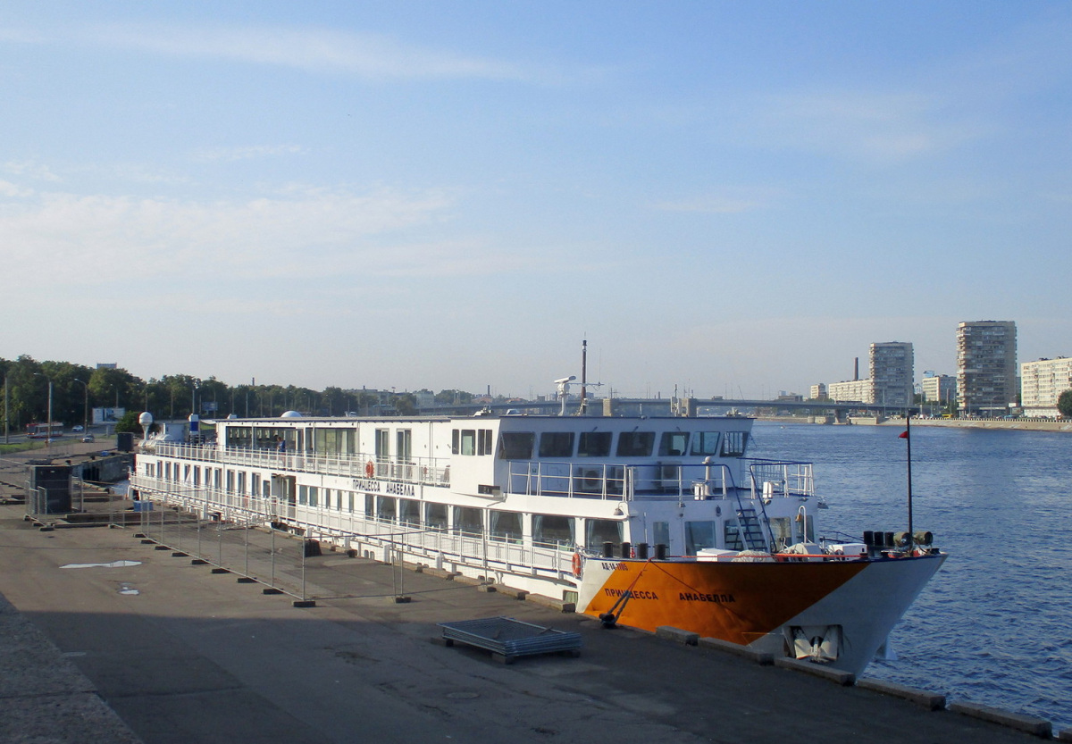 Санкт-Петербург. Пассажирское судно Принцесса Анабелла (проект 463)