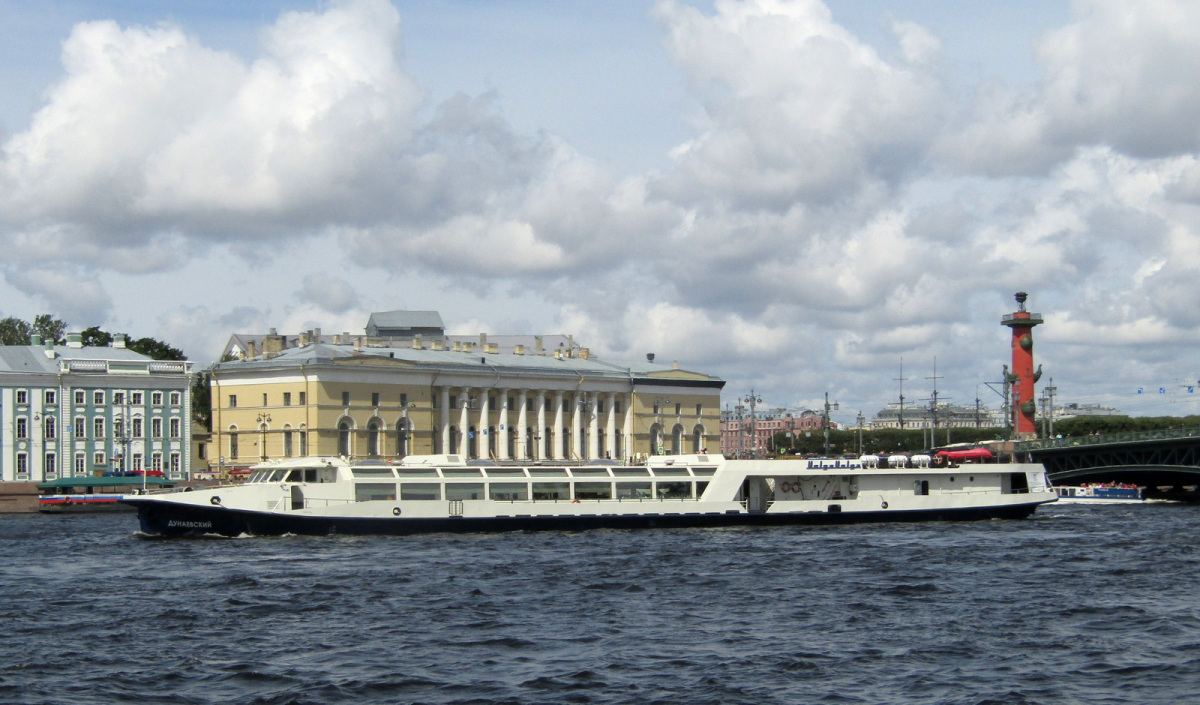 Санкт-Петербург. Судно Дунаевский (тип СТ-700 (Дон, Сухона), проект 2760)