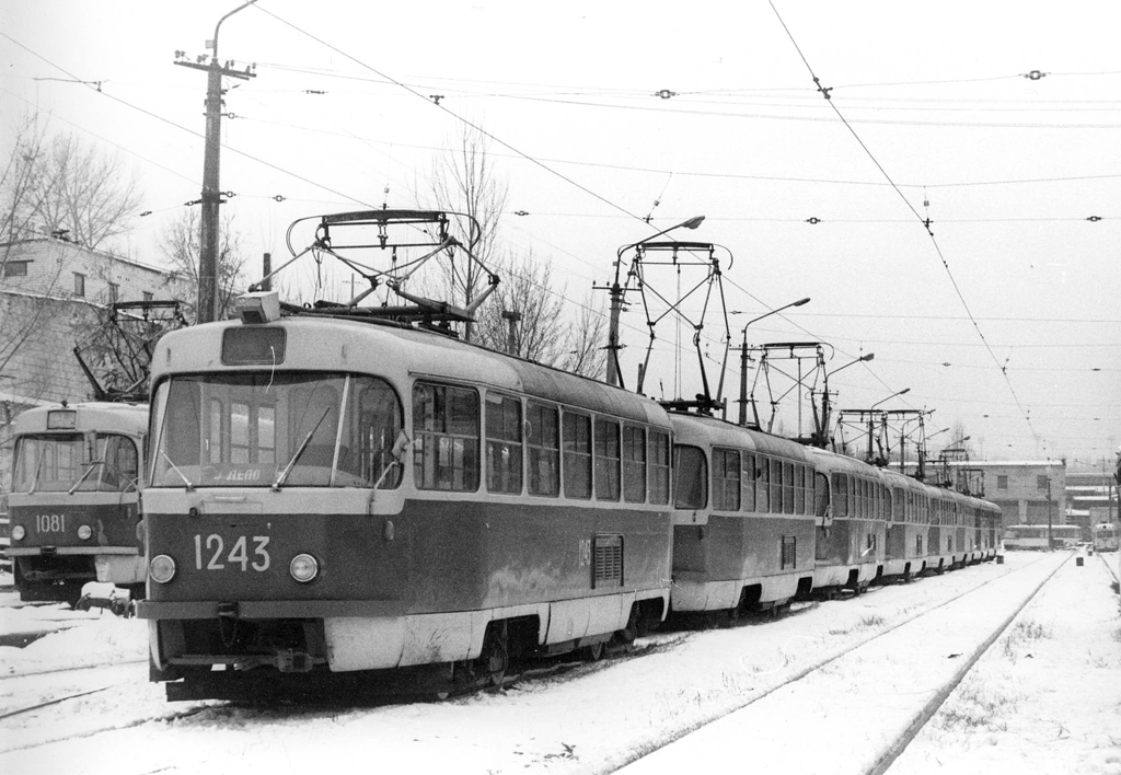 Днепр. Tatra T3 (двухдверная) №1081, Tatra T3SU №1243