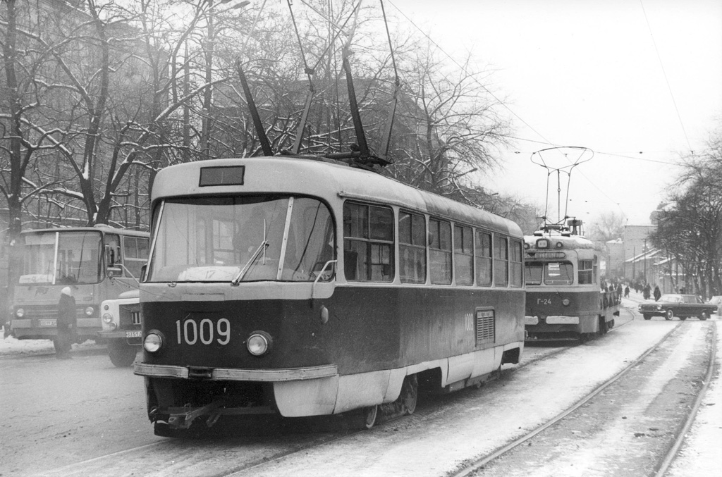 Днепр. Tatra T3 (двухдверная) №1009, МТВ-82 №Г-24, Ikarus 280.33 0099ДНН