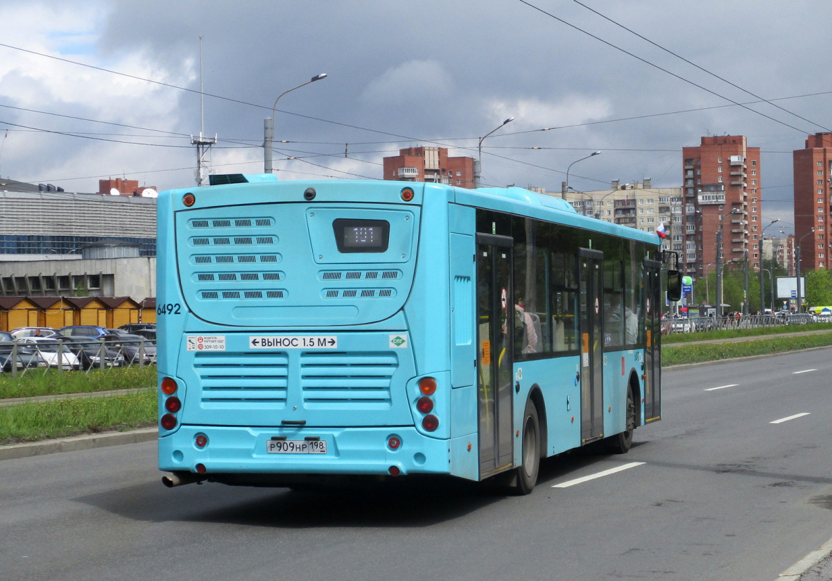 Санкт-Петербург. Volgabus-5270.G4 (LNG) р909нр