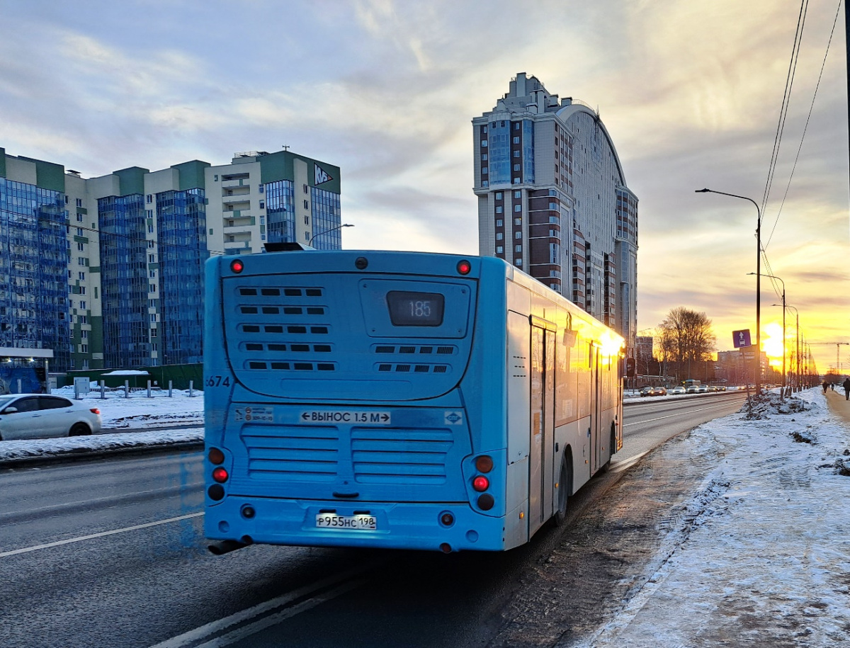 Санкт-Петербург. Volgabus-5270.G4 (LNG) р955нс
