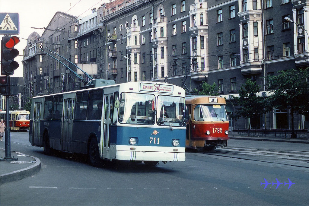 Харьков. ЗиУ-682В №711, Tatra T3 (двухдверная) №1795, Tatra T3 (двухдверная) №1752
