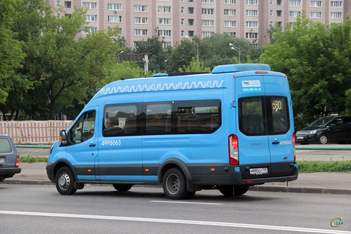 Москва. Ford Transit FBD м990ес