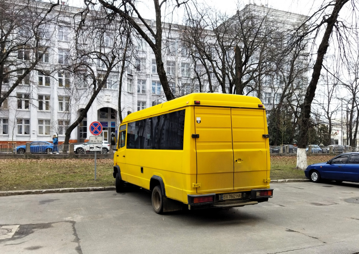Киев. Mercedes-Benz T2 609D BX7862HA