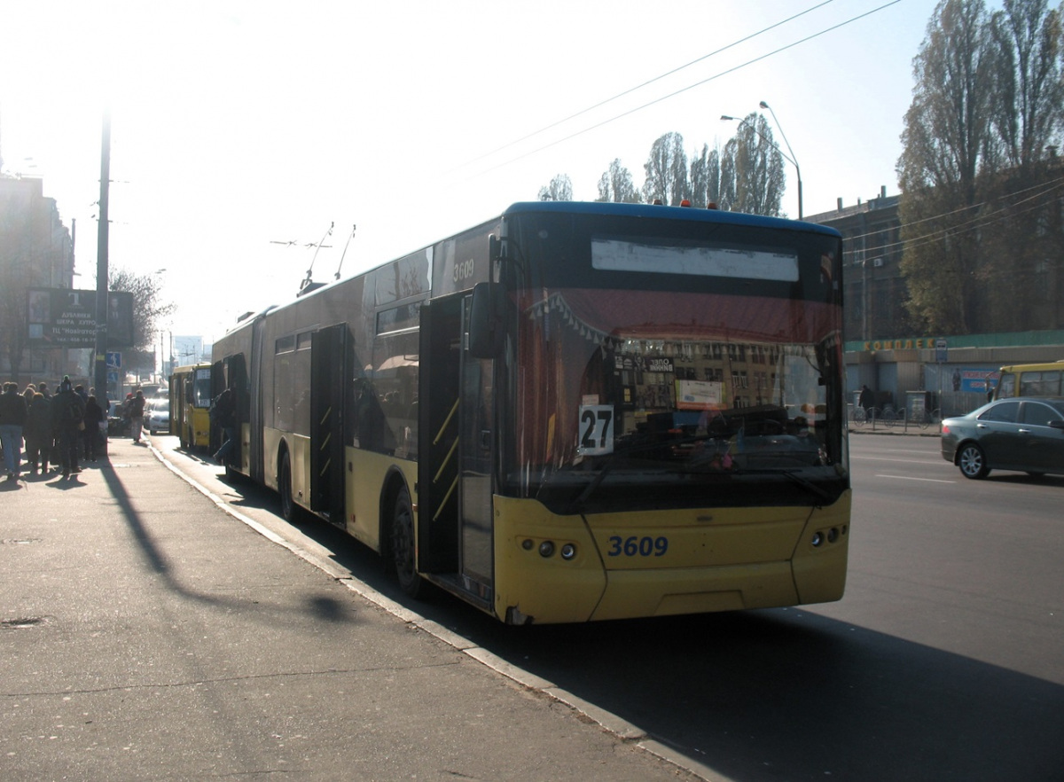 Киев. ЛАЗ-Е301 №3609