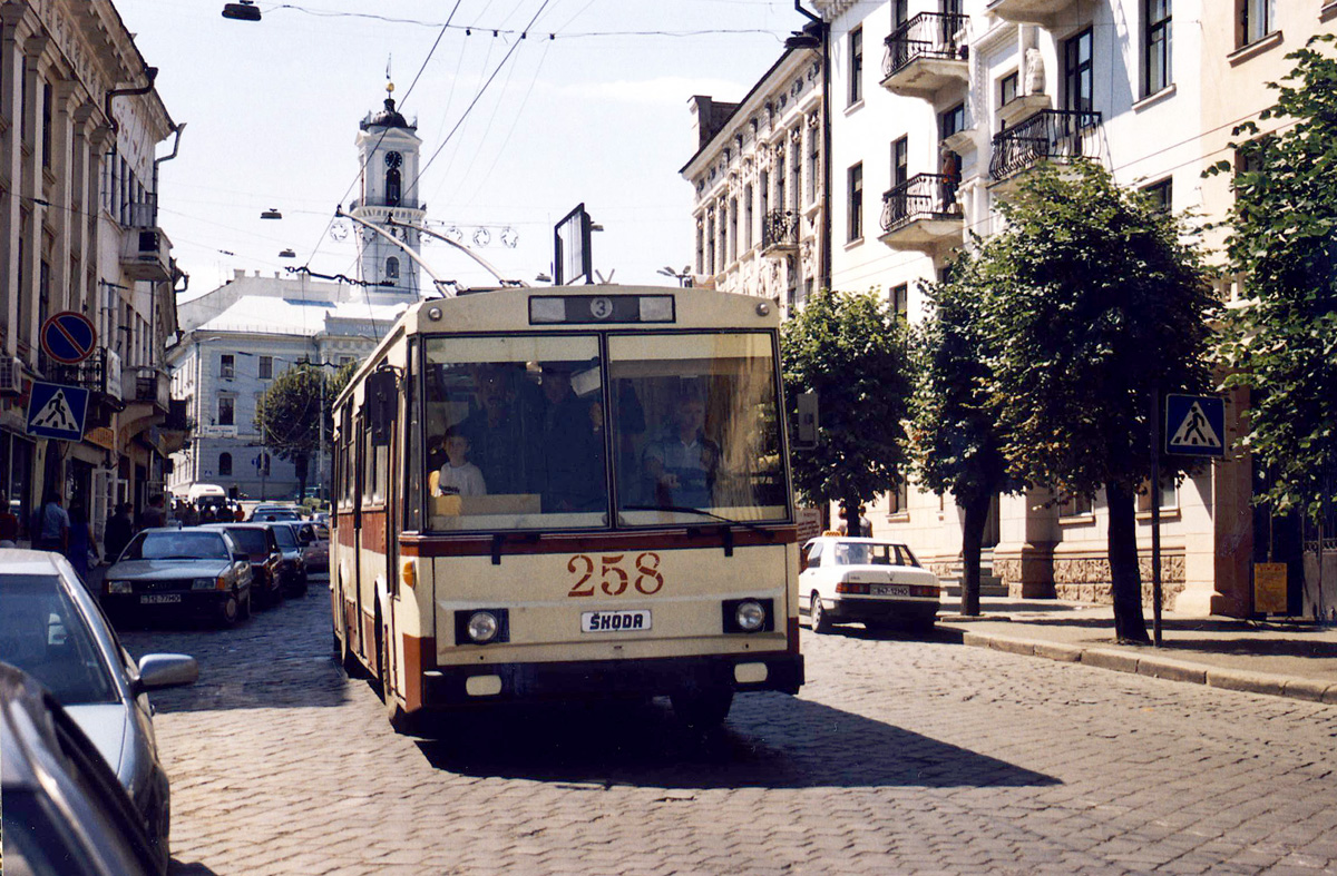 Черновцы. Škoda 14Tr02 №258