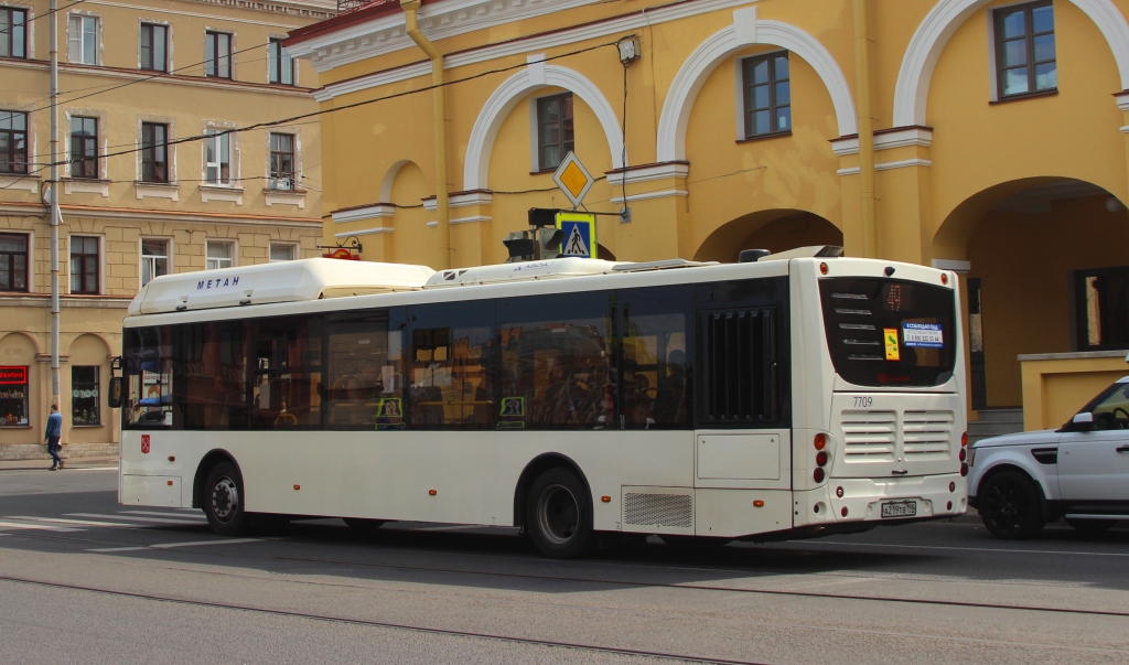 Санкт-Петербург. Volgabus-5270.G0 а219тв