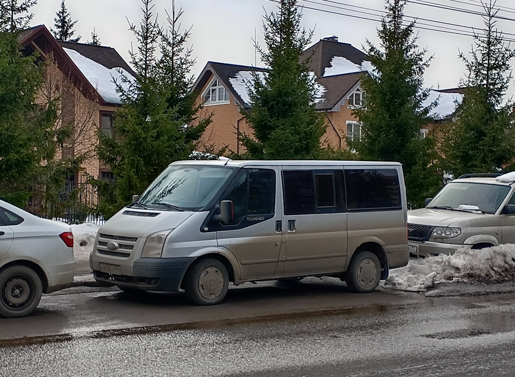 Москва. Ford Tourneo а853ес